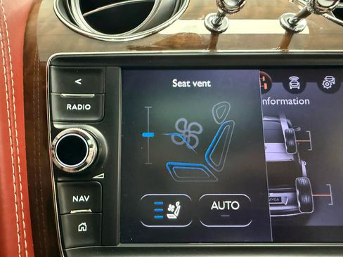 Used 2018 Bentley Bentayga Mulliner AWD/4WD image 19