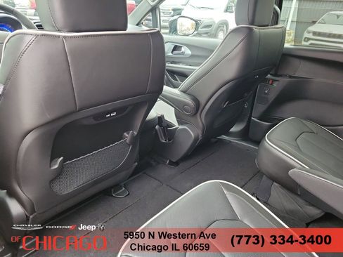New 2026 Chrysler Pacifica Limited FWD image 12