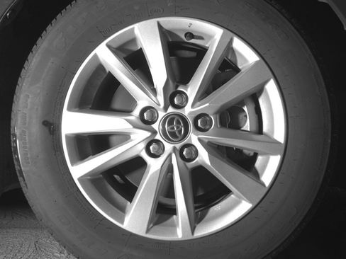 Used 2025 Toyota Camry LE image 13