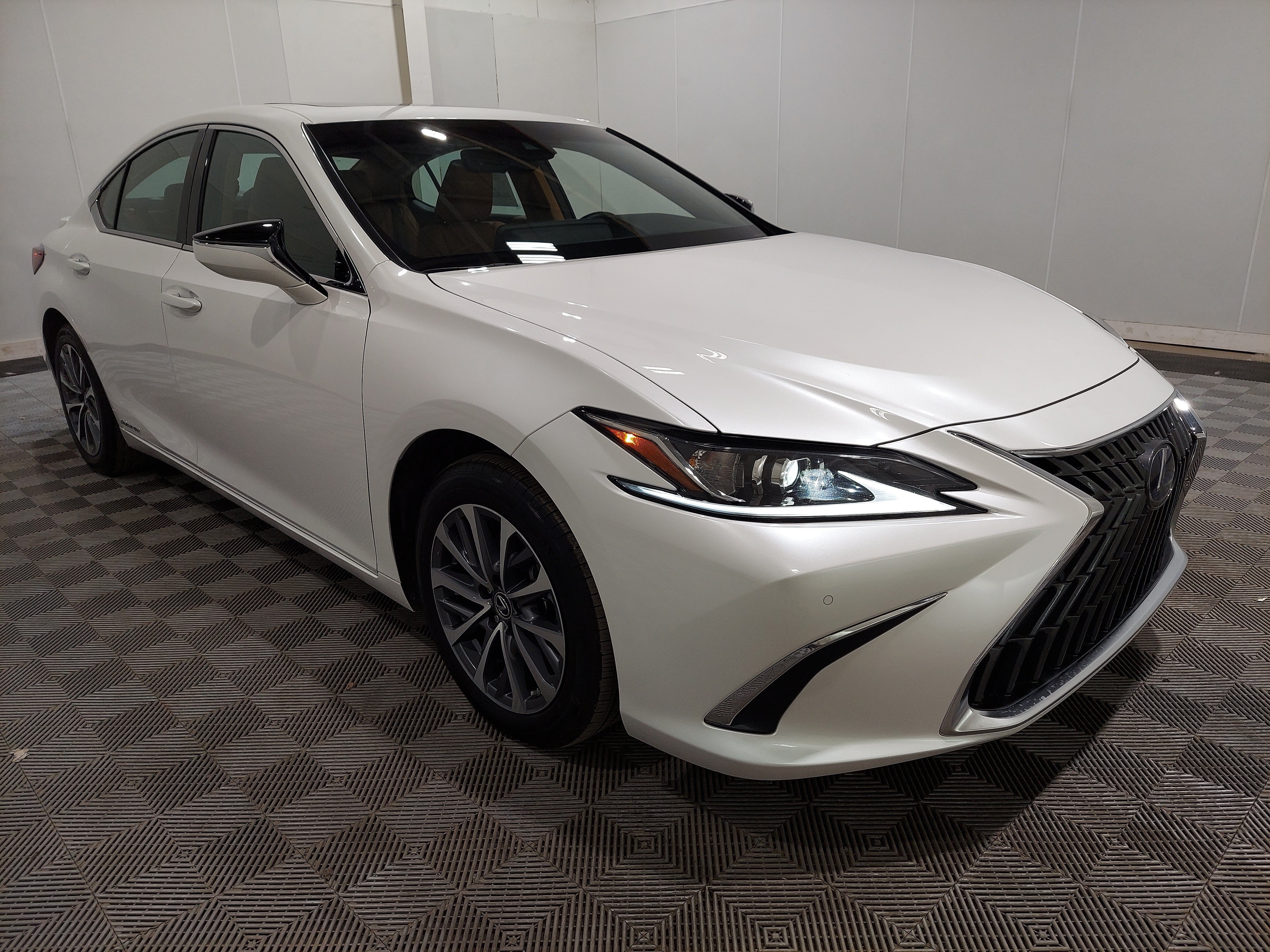 Used 2022 Lexus ES 300h FWD image 4