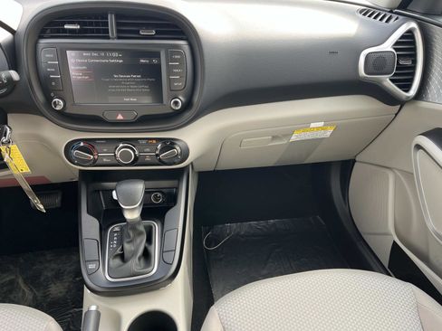 New 2025 Kia Soul LX w/ LX Technology Package FWD image 13