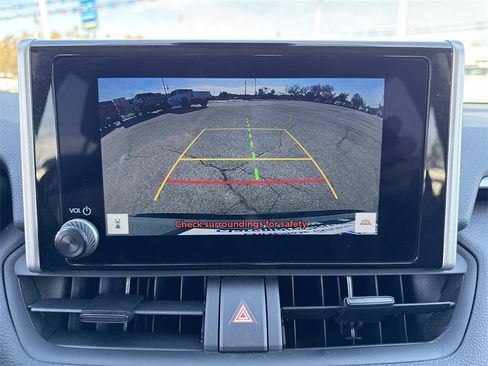 Used 2025 Toyota RAV4 XLE image 19