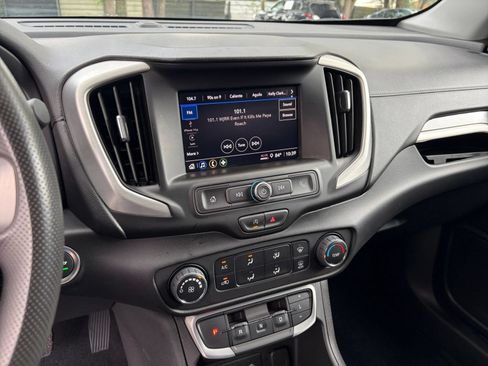 Used 2024 GMC Terrain SLE FWD image 21