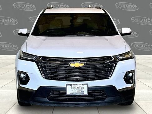 Used 2023 Chevrolet Traverse LT image 2
