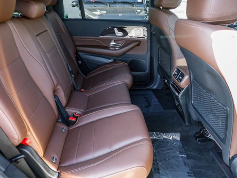Certified 2025 Mercedes-Benz GLS 450 4MATIC image 18