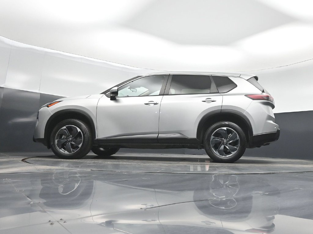 Used 2024 Nissan Rogue SV AWD/4WD image 7