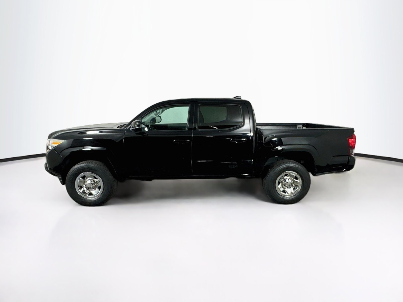 Certified 2023 Toyota Tacoma SR AWD/4WD image 4