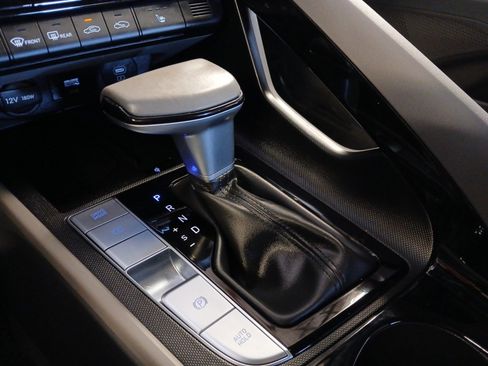 Used 2025 Hyundai Elantra SEL image 20