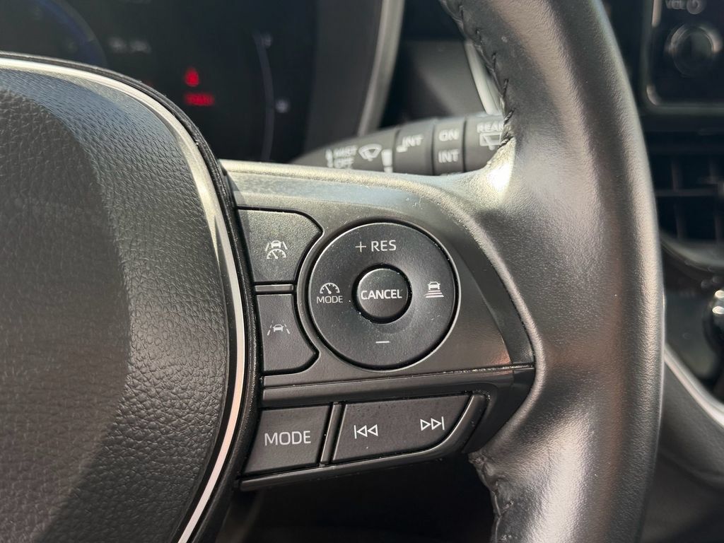 Used 2024 Toyota Corolla Cross XLE w/ Convenience Package FWD image 23