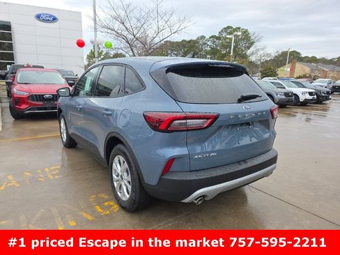 Used 2018 Ford Escape Titanium w/ Ford Safe & Smart Package image 6