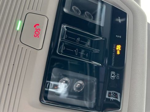 Used 2025 Volkswagen Atlas Peak Edition SE image 34