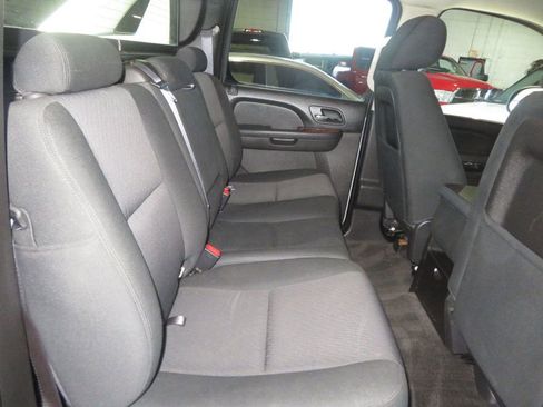 Used 2013 Chevrolet Avalanche LS image 32