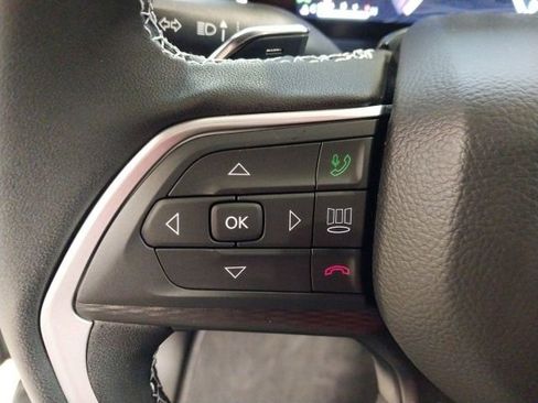 New 2025 Jeep Grand Cherokee Altitude image 12