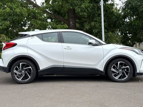 Used 2022 Toyota C-HR Limited FWD image 8