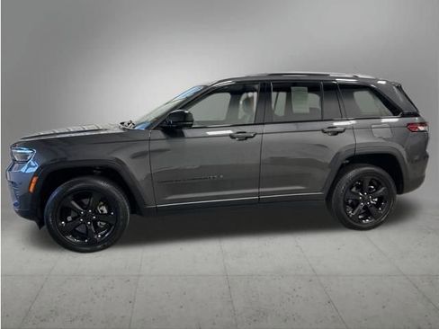Used 2023 Jeep Grand Cherokee Altitude AWD/4WD image 2