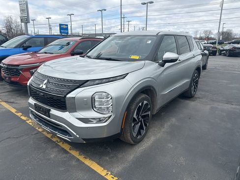 Used 2022 Mitsubishi Outlander SE image 4