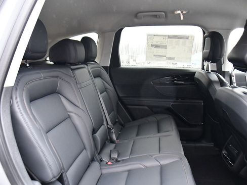 Used 2026 Lincoln Nautilus Premier w/ Jet Appearance Package image 17