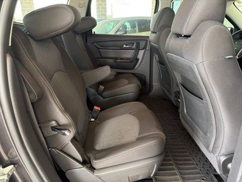 Used 2017 Chevrolet Traverse LT w/ Traveler's Package FWD image 23