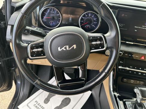 Used 2022 Kia Carnival EX image 26