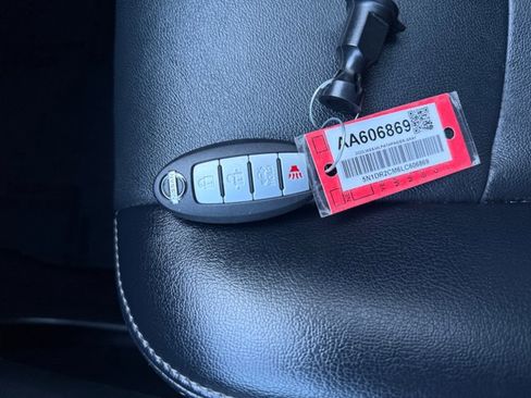 Used 2020 Nissan Pathfinder SL AWD/4WD image 17
