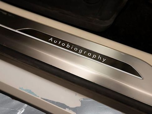 Used 2025 Land Rover Range Rover Autobiography image 23