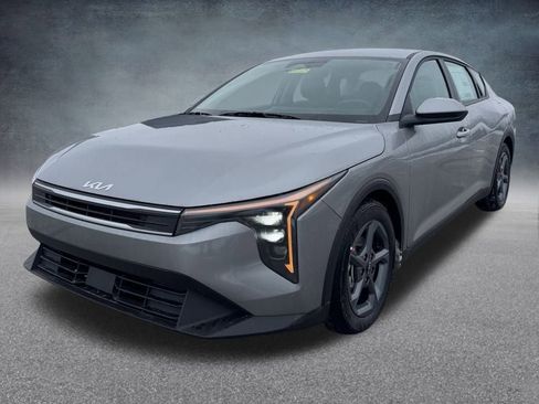 New 2025 Kia K4 LXS image 1