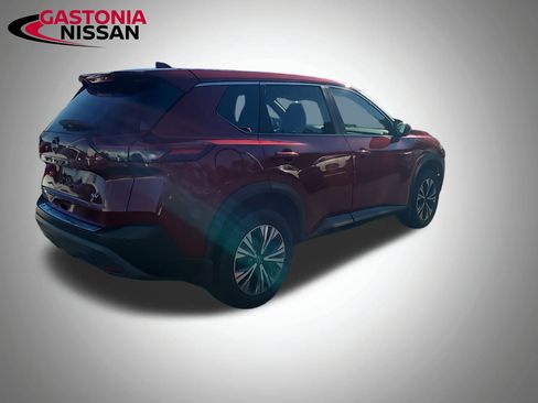 Used 2023 Nissan Rogue SV image 9