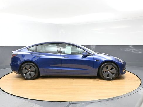 Used 2022 Tesla Model 3 RWD image 2
