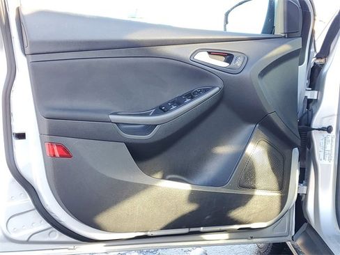 Used 2016 Ford Focus SE w/ Equipment Group 201A image 9