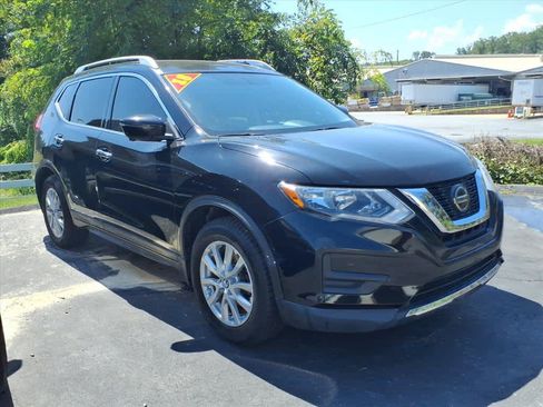 Used 2018 Nissan Rogue SV w/ Premium Package FWD image 2