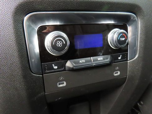 Used 2023 GMC Yukon Denali image 11