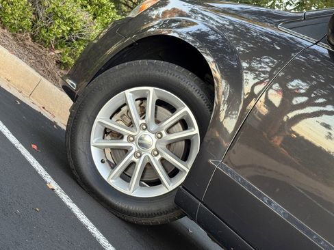 Used 2020 Dodge Grand Caravan SXT image 9