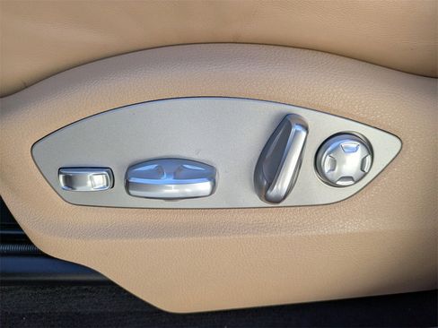 Used 2025 Porsche Macan Base image 21