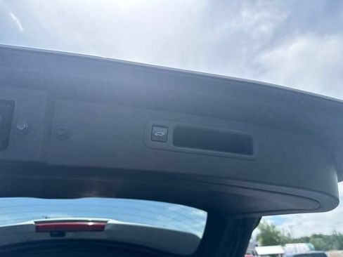 Used 2023 Toyota Highlander XLE AWD/4WD image 43