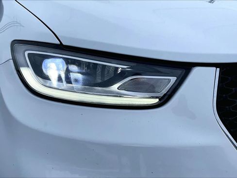 Used 2024 Chrysler Pacifica Touring-L image 31