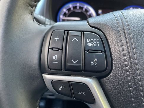 Used 2019 Toyota Highlander XLE image 23