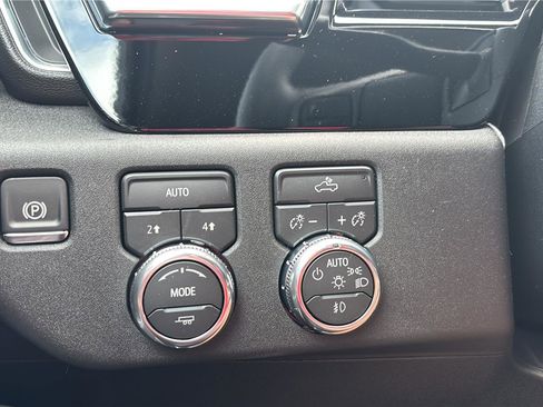 New 2026 GMC Sierra 1500 Elevation image 13