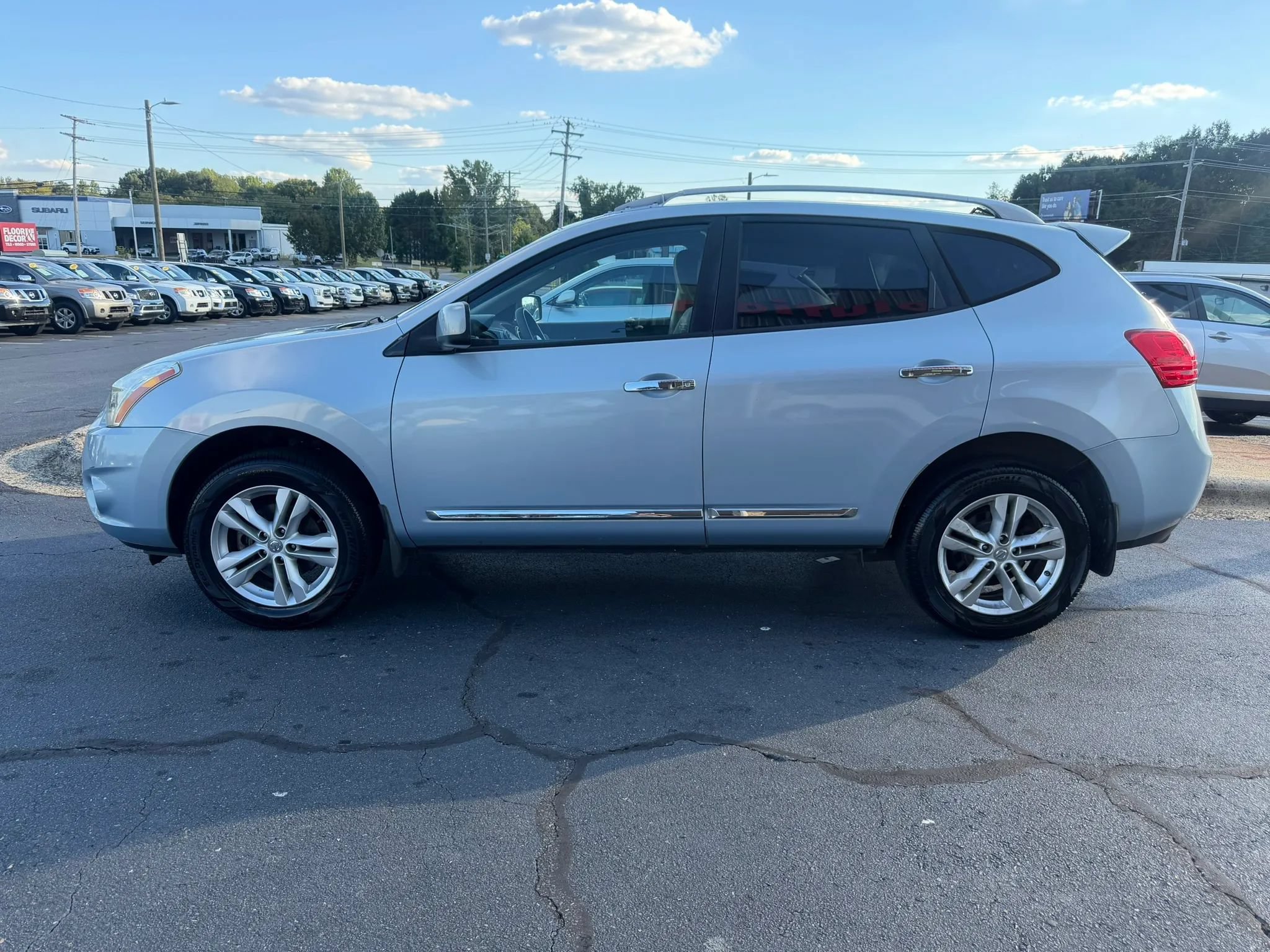 Used 2013 Nissan Rogue SV FWD image 4