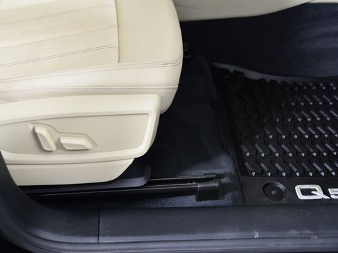 Certified 2025 Audi Q5 Premium image 10