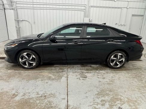 Used 2023 Hyundai Elantra SEL w/ Convenience Package FWD image 2