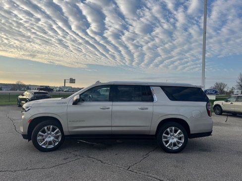 Used 2021 Chevrolet Suburban High Country image 6