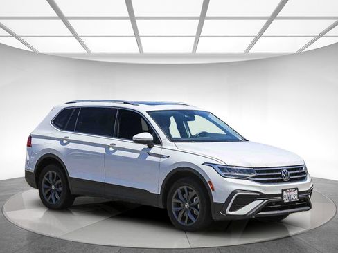 Used 2022 Volkswagen Tiguan SE FWD image 4
