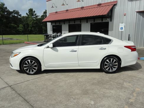 Used 2017 Nissan Altima 2.5 SV FWD image 3