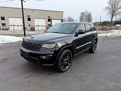 Used 2018 Jeep Grand Cherokee Altitude image 5