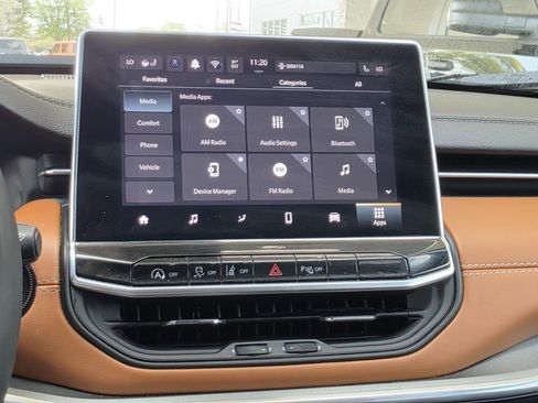 Used 2024 Jeep Compass Limited image 17