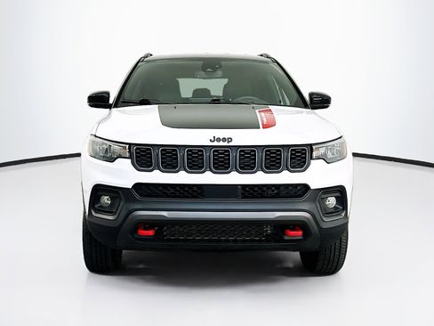 Used 2025 Jeep Compass Trailhawk AWD/4WD image 2