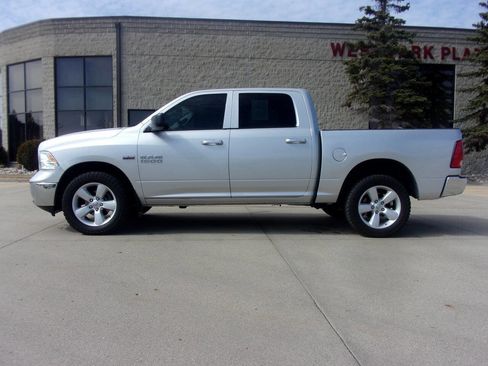Used 2017 RAM 1500 Classic SLT AWD/4WD image 1