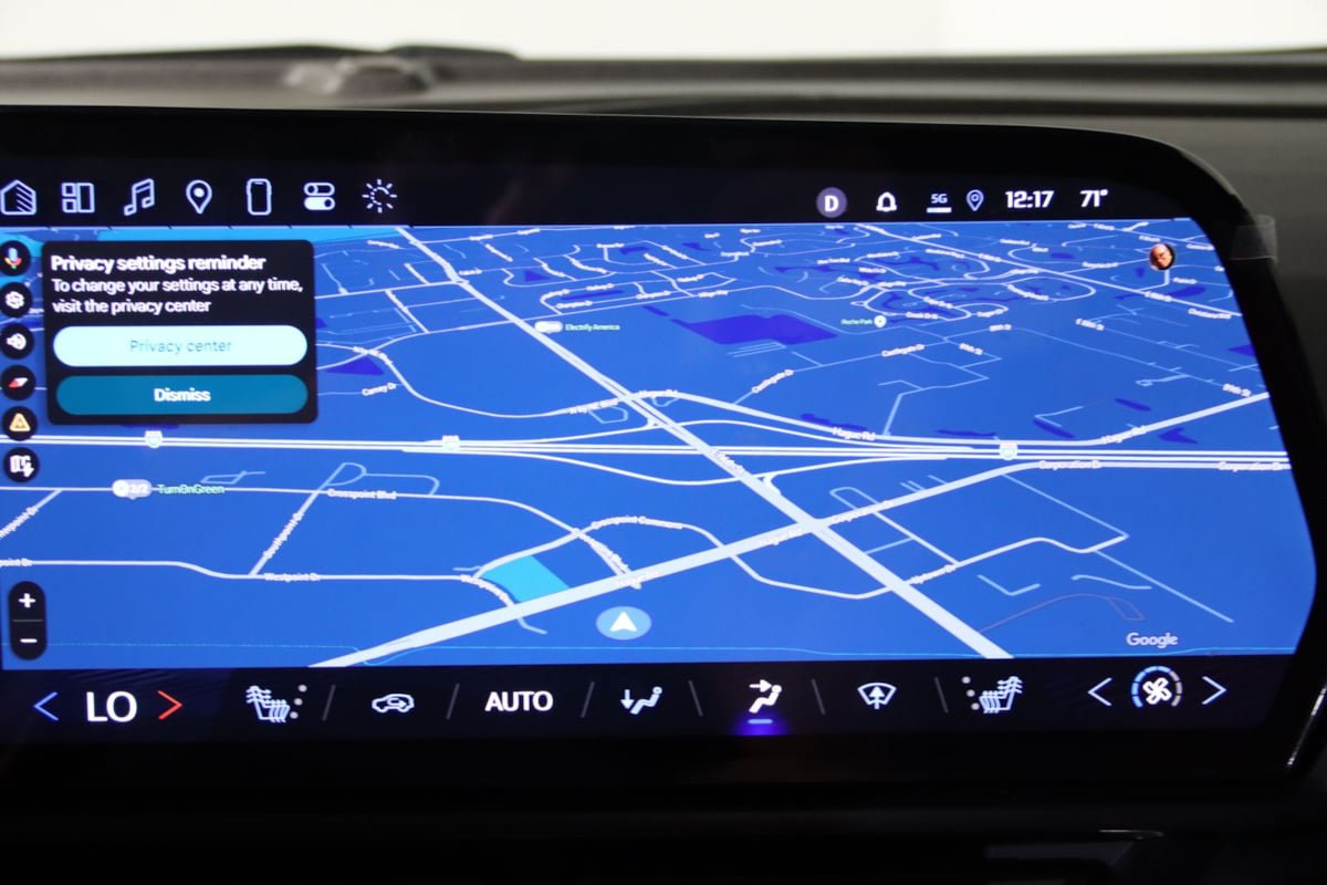 Used 2025 Chevrolet Equinox EV RS FWD image 22
