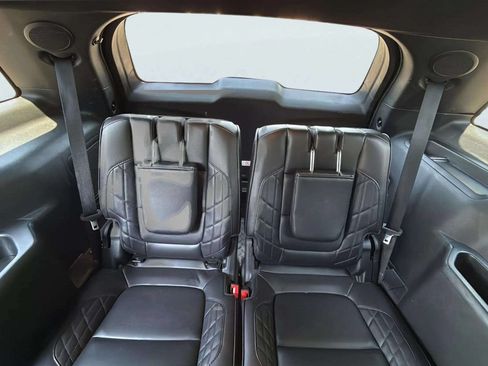 Used 2018 Ford Explorer Platinum AWD/4WD image 17