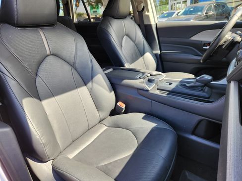 Used 2024 Toyota Grand Highlander AWD image 14